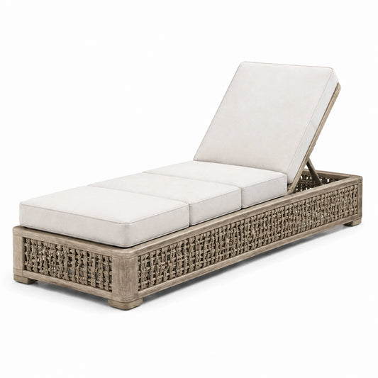 Lettino prendisole in legno e rattan con cuscini in tessuto acrilico beige